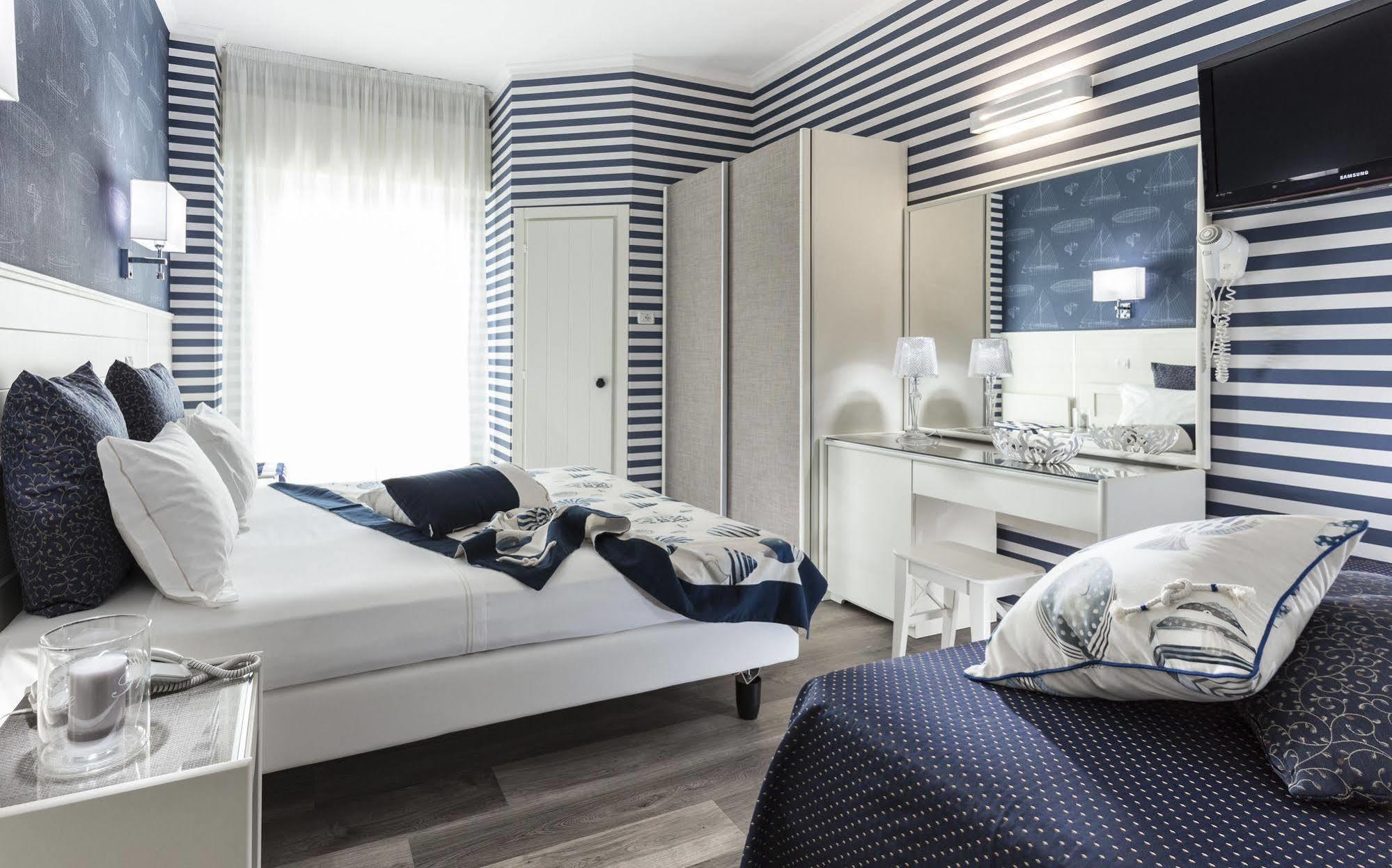 Hotel Atlantic Riviera Mare Мисано Адриатико Екстериор снимка